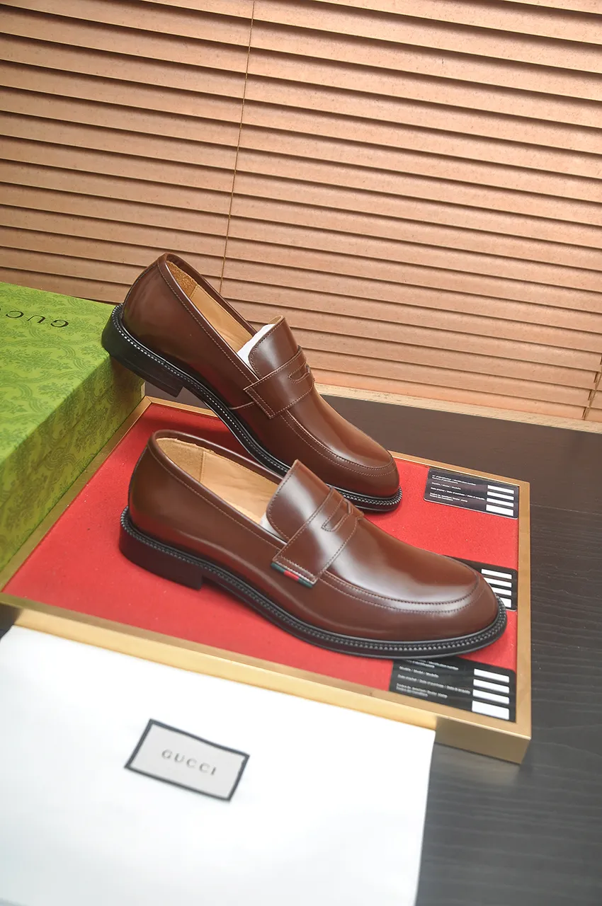 Men's shoes💰500💶Italy's top luxury men's shoe giant (GUCCI) (Gucci) (full cowhide lining) new arrival🍃Original European style🔰 Pleasant to the eye😍In order to make the shoes more durable and non-deformable🌀The production continues to follow traditional methods but there is still no lack of innovation💪Choose original sheepskin for the leather♻️ Smooth and natural And extra bright ⭐Made of imported cowhide, the first choice of rich people 38-45 (45 customized)